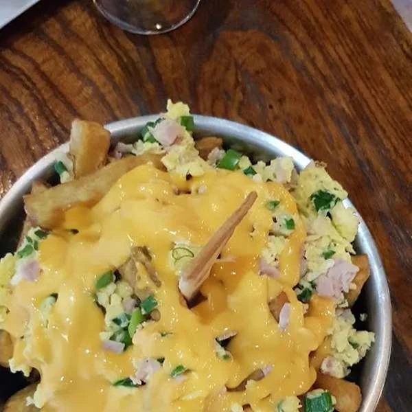 Papas fritas con cheddar