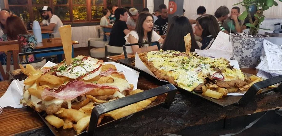 Milanesas para compartir en una mesa de Jack Mila