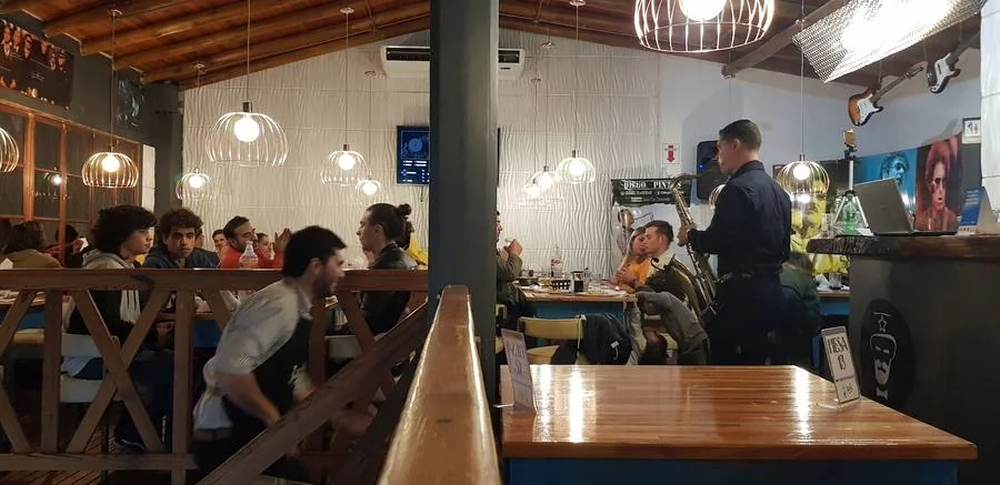Una noche en el salón de Jack Mila